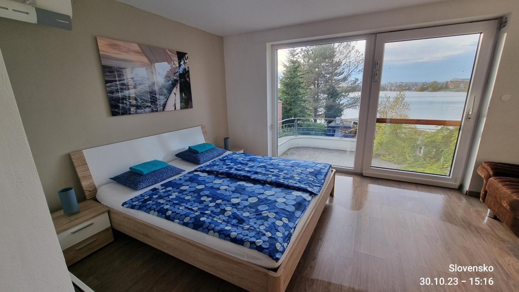 Topsenec-Lakeside Home Bagian luar foto