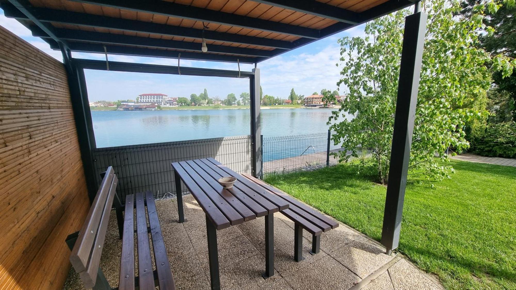 Topsenec-Lakeside Home Bagian luar foto