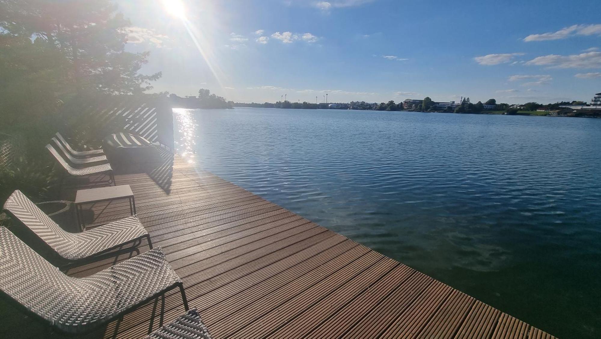 Topsenec-Lakeside Home Bagian luar foto