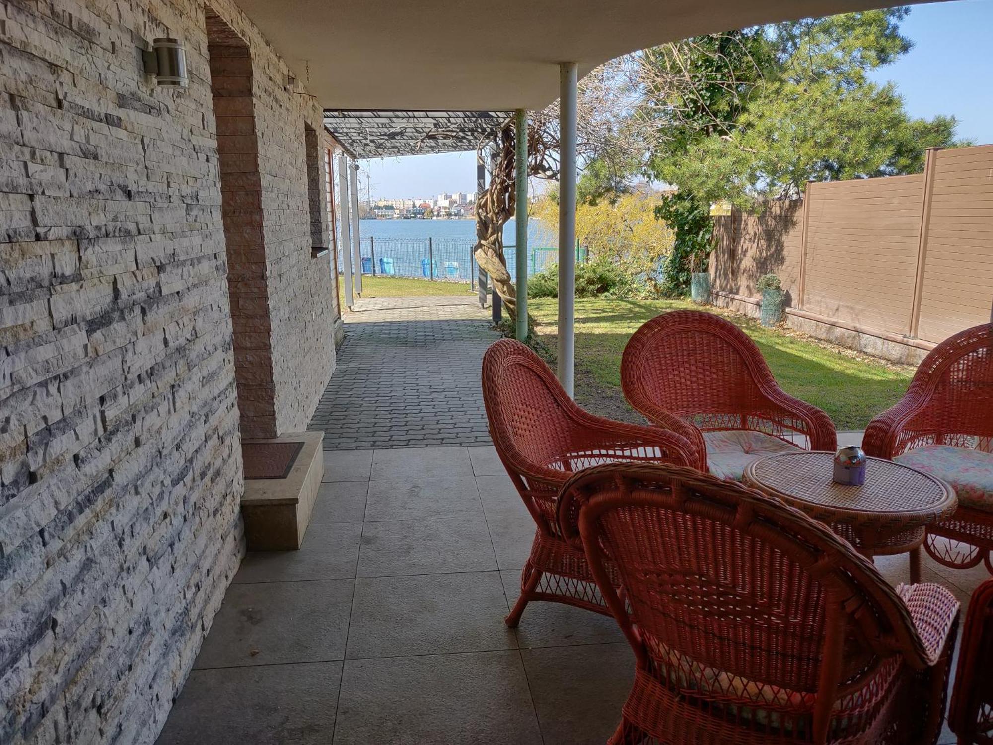 Topsenec-Lakeside Home Bagian luar foto