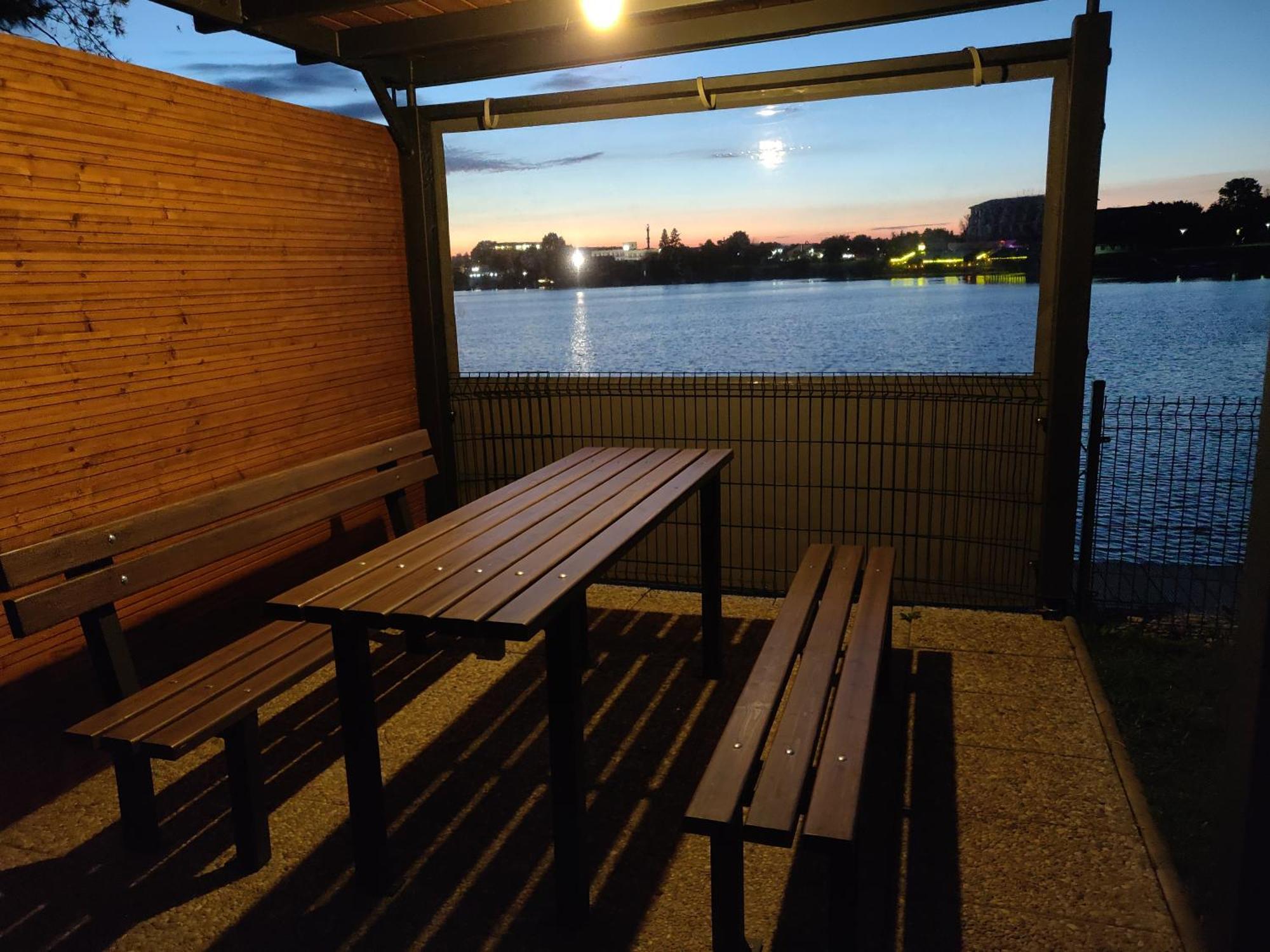 Topsenec-Lakeside Home Bagian luar foto