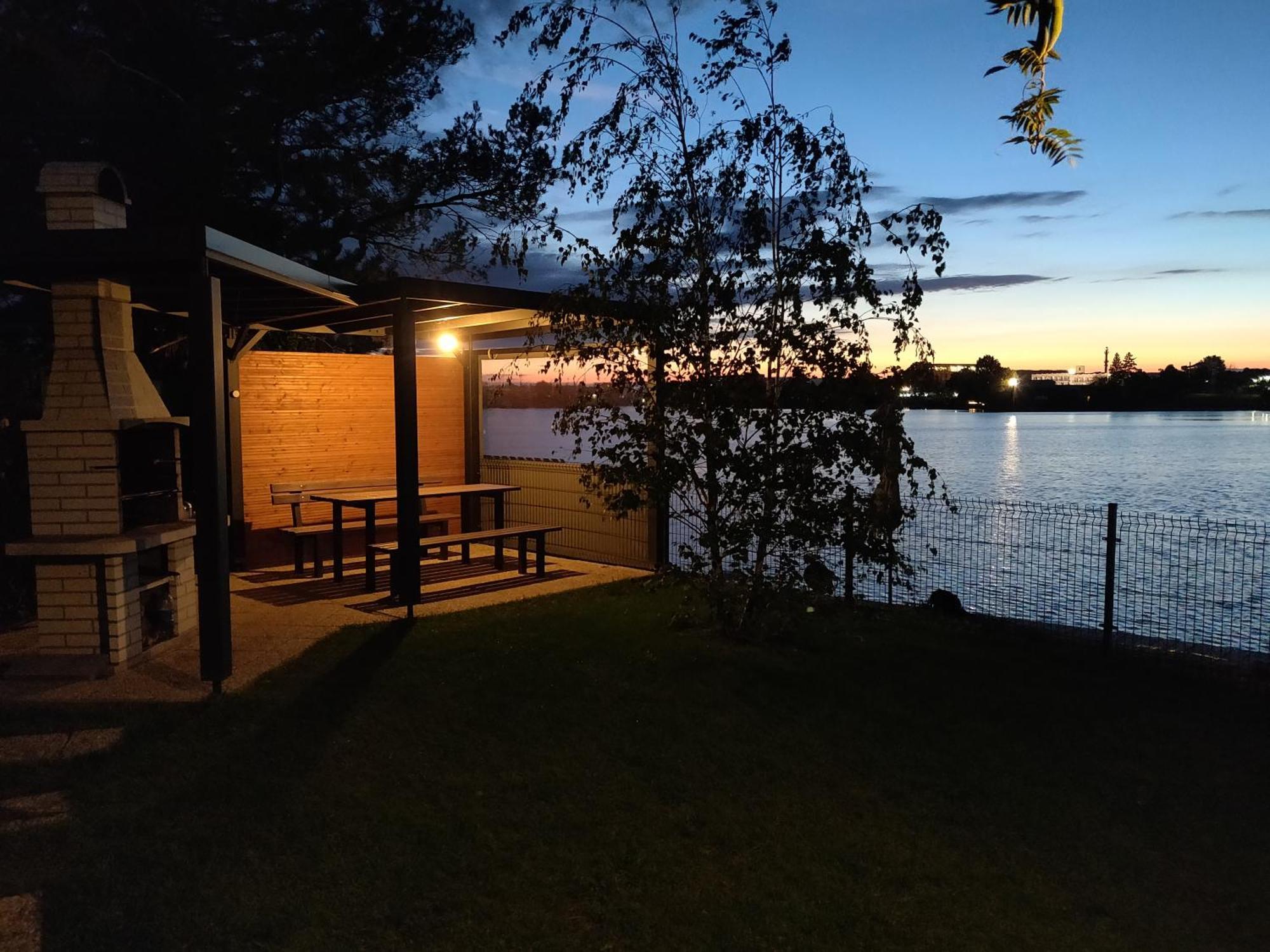 Topsenec-Lakeside Home Bagian luar foto