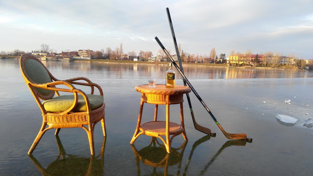 Topsenec-Lakeside Home Bagian luar foto