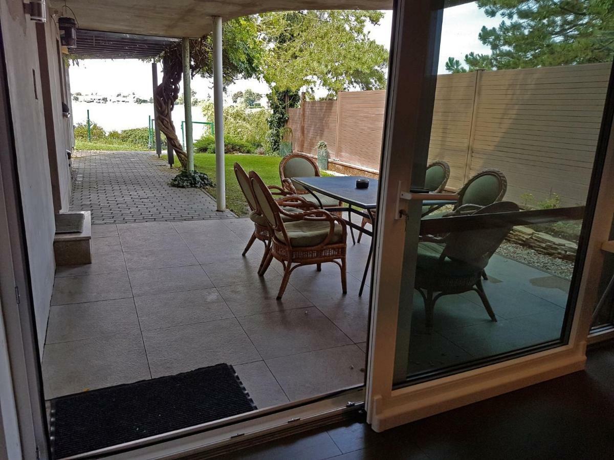 Topsenec-Lakeside Home Bagian luar foto
