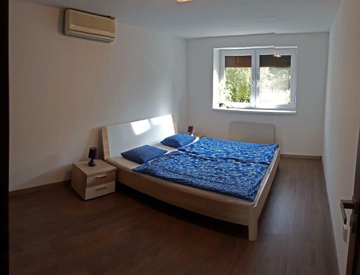Topsenec-Lakeside Home Bagian luar foto